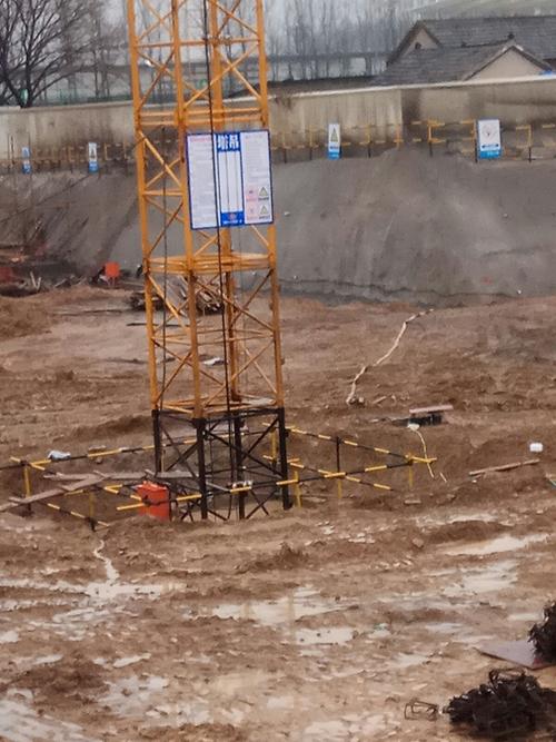 塔吊 #塔機(jī)租賃 三臺(tái)基礎(chǔ)已做好#加油干就完了